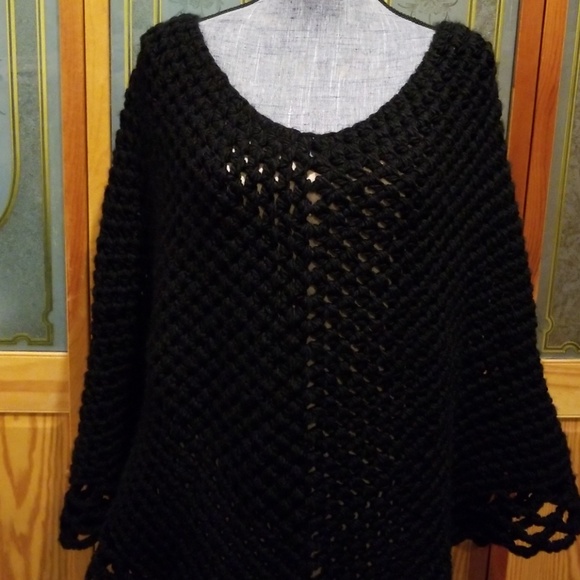 Handmade black soft poncho - Picture 2 of 5